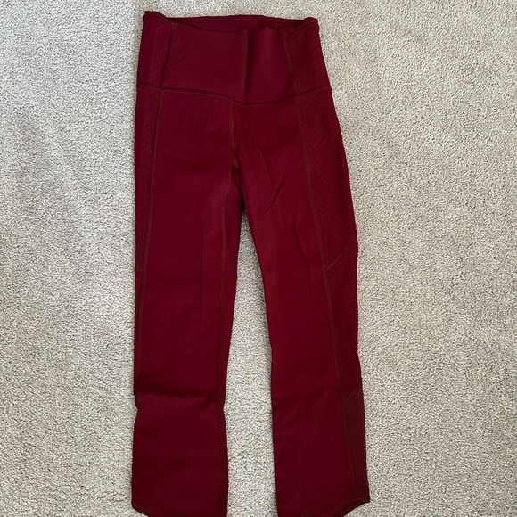 Lululemon Body Con Crop Deep Rouge 4 - Picture 4 of 8